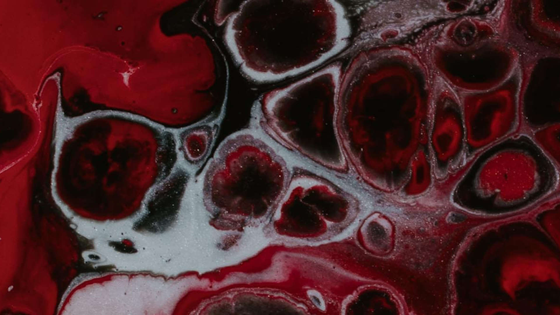 Braunes blut nach periode